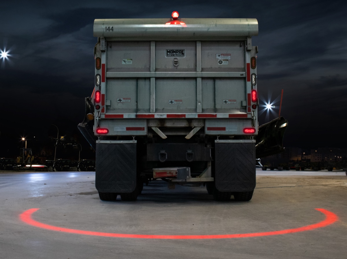 Красная арка сзади